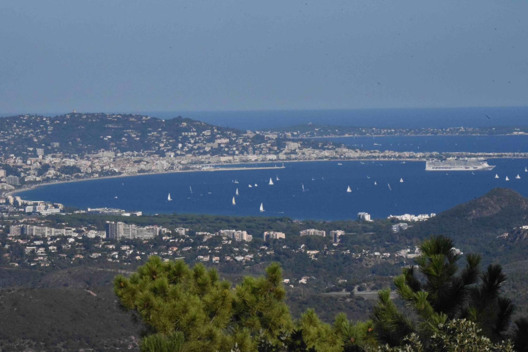 Villa Ormarine, Vue Exceptionnelle Sur La Baie De Cannes Et Le Mercantour Les Adrets-de-l'Esterel Exterior foto